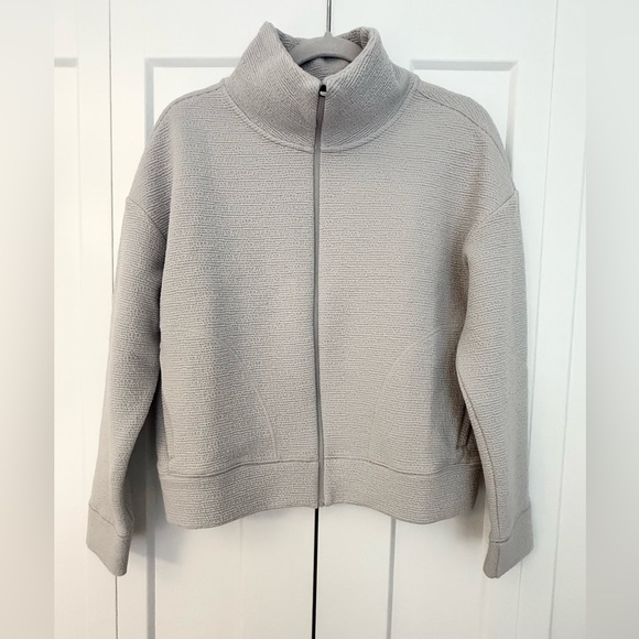 Banana Republic | Light Gray Textured Workout Jacket | Med - Picture 4 of 6
